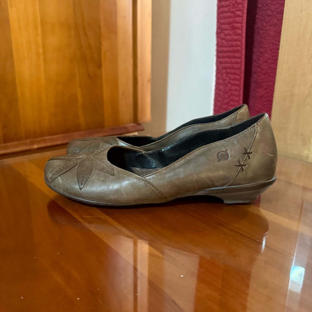 Born Brown Women's Loafers with Flower Detail Size 9